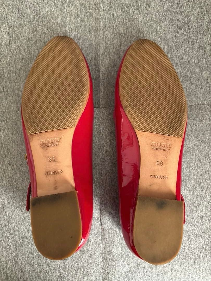 miu miu レッド フラットシューズ アンクルストラップ バレエ