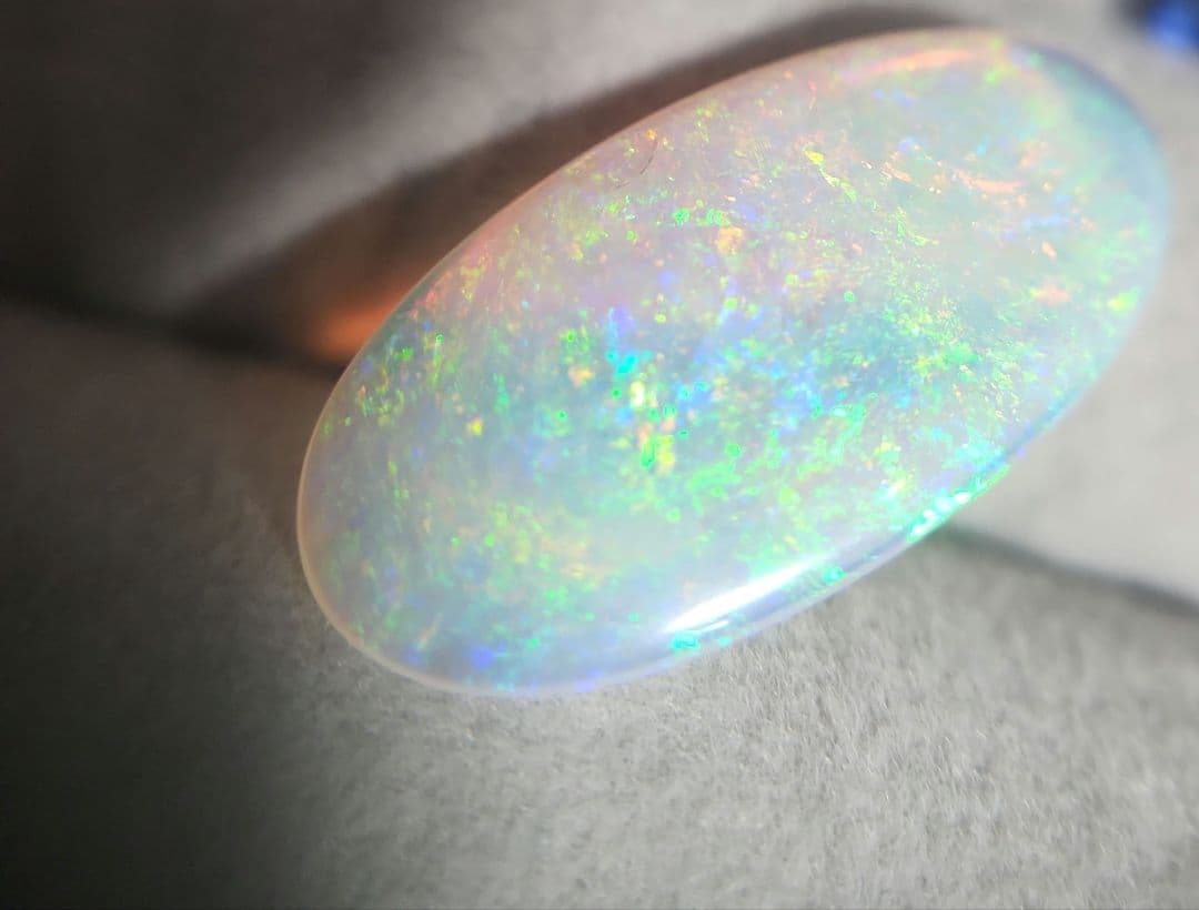 特大ギラギラ天然オパール 4.661ct