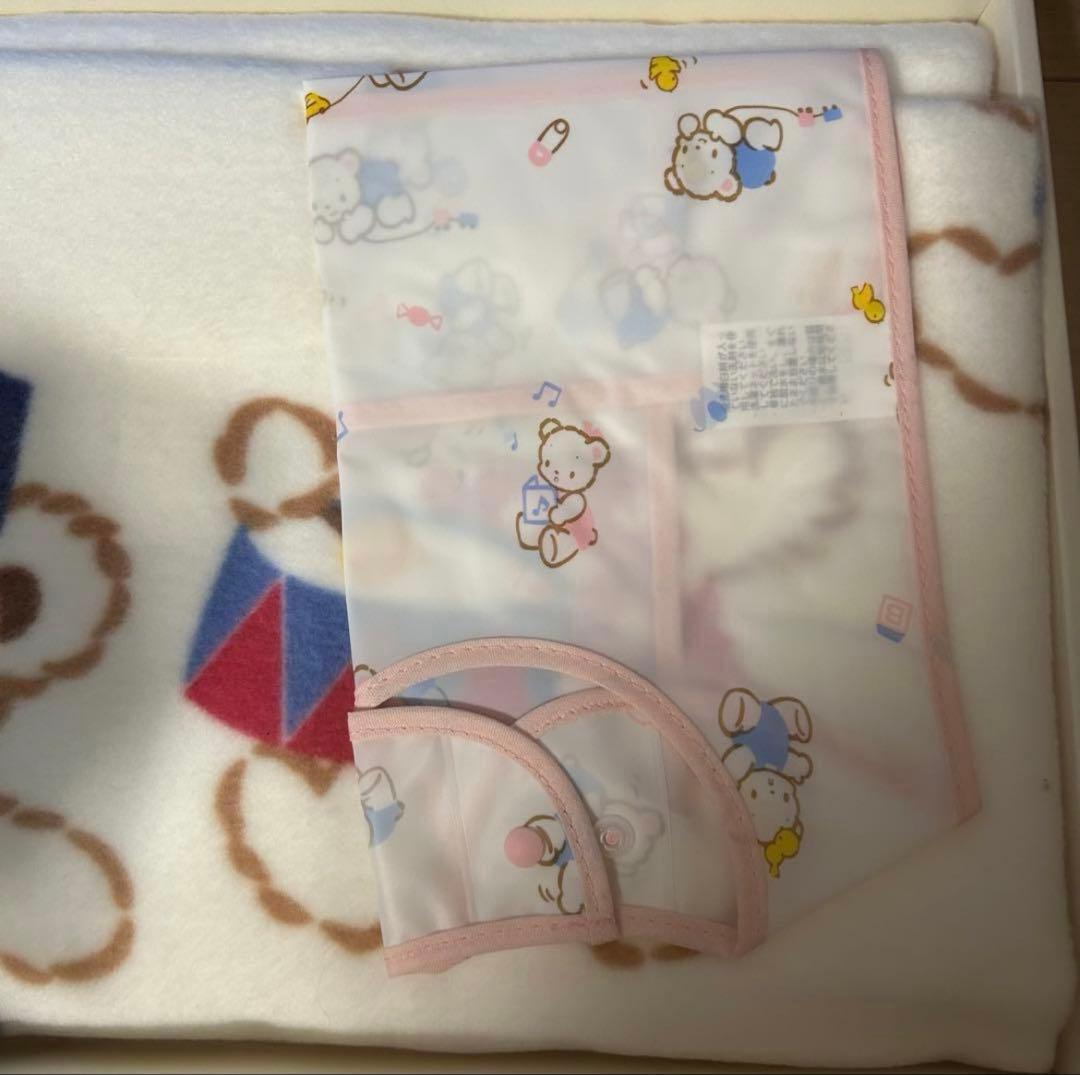しんfamiliar ギフトセット　綿毛布　靴下　エプロン　出産　★新品★