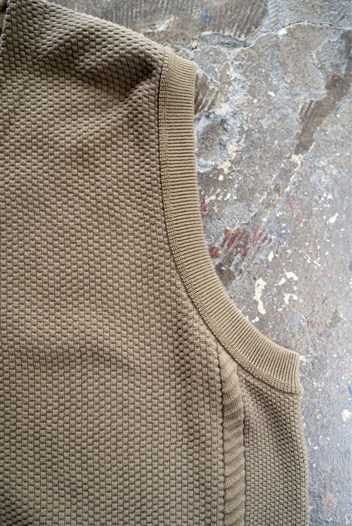 【2】YASHIKI ヤシキ　Namioto Vest ベスト　Vネック