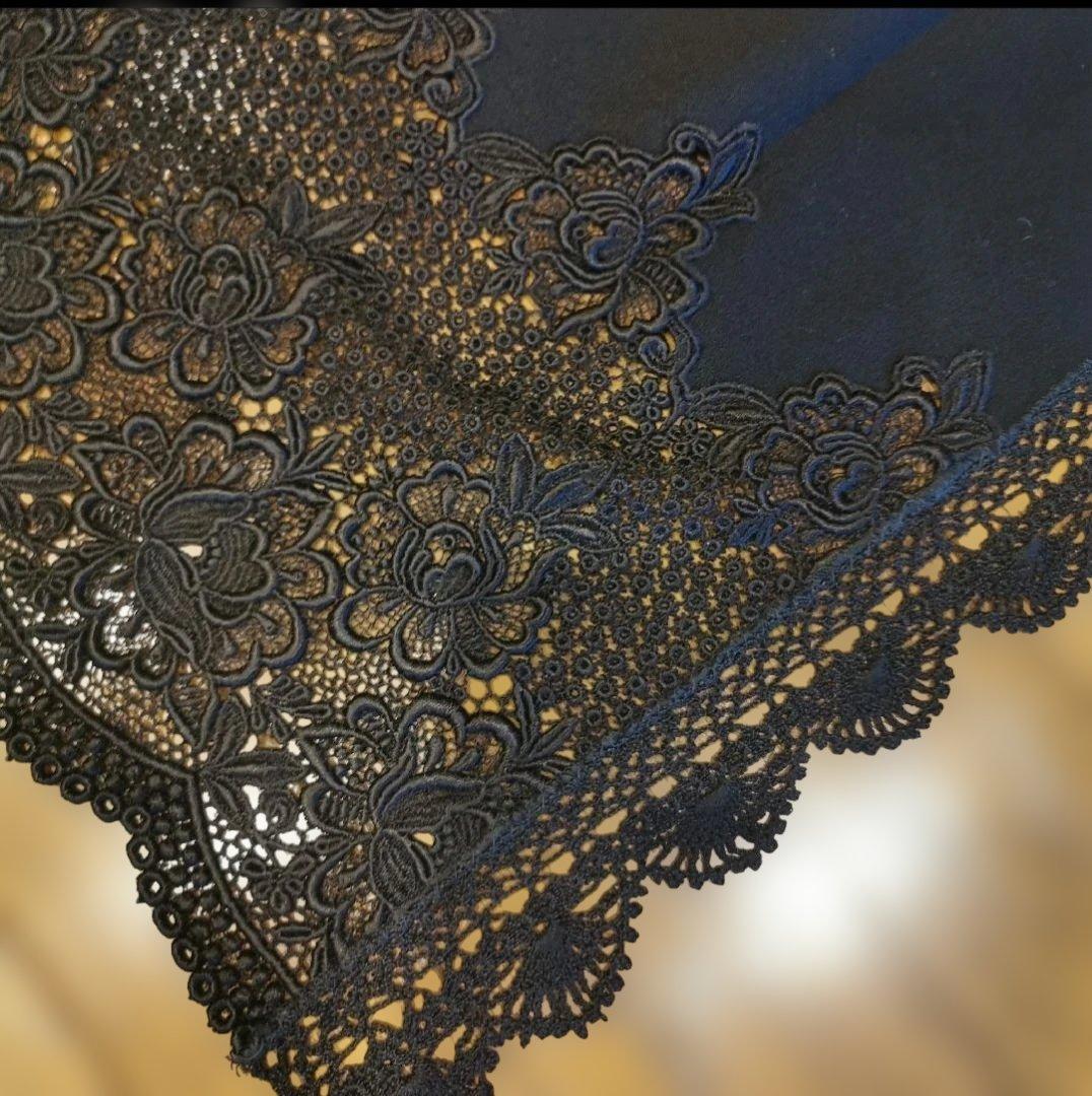 WAKO ブラック レースエッジ テーブルランナー