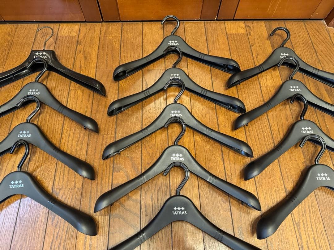TATRAS（タトラス）純正ハンガー ロゴ入り ブラック 13本