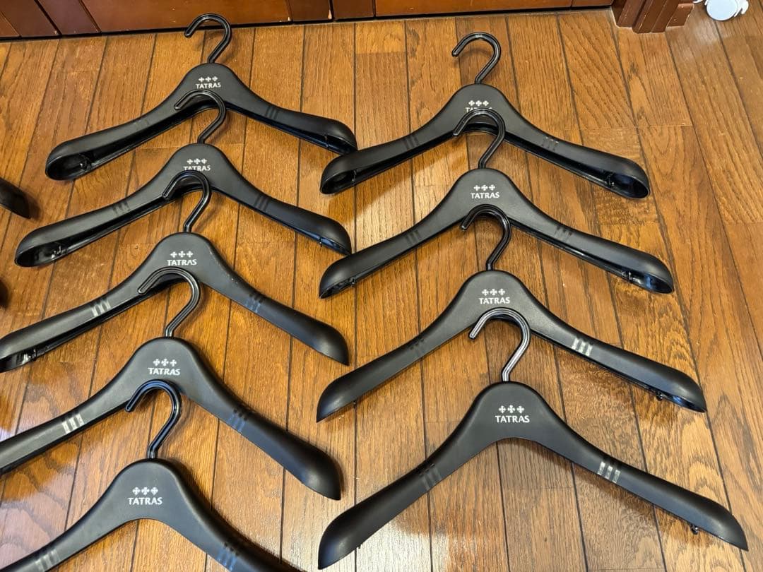 TATRAS（タトラス）純正ハンガー ロゴ入り ブラック 13本