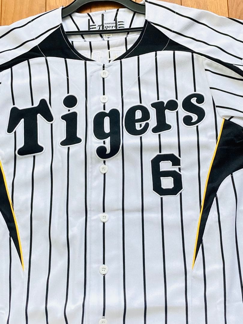 のぶ　新品未使用　阪神タイガース 金本知憲 6番 ユニフォーム L 刺繍
