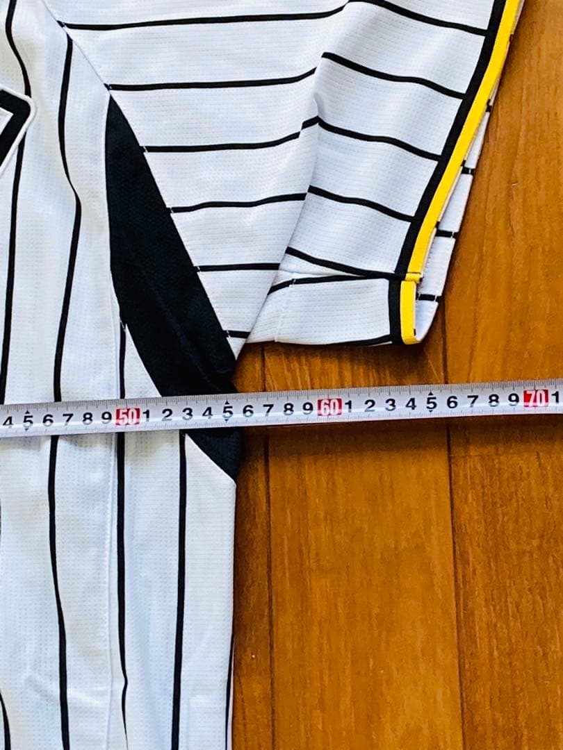 のぶ　新品未使用　阪神タイガース 金本知憲 6番 ユニフォーム L 刺繍