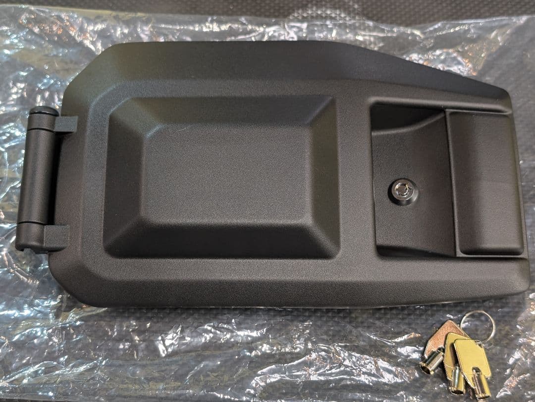 タ*ト様 ランクル70再再販(GDJ76W) 尿素リッドカバー 鍵付き加工