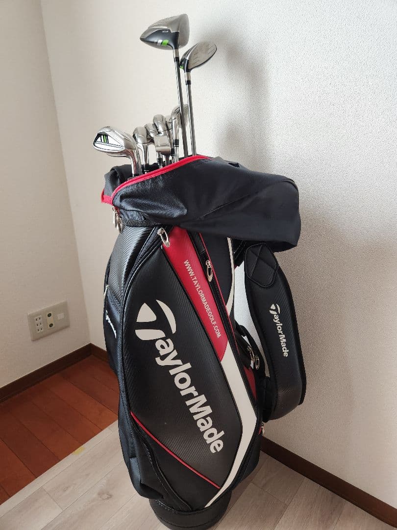 TaylorMade ゴルフクラブセット　練習用バッグ他初心者向けゴルフ用品付