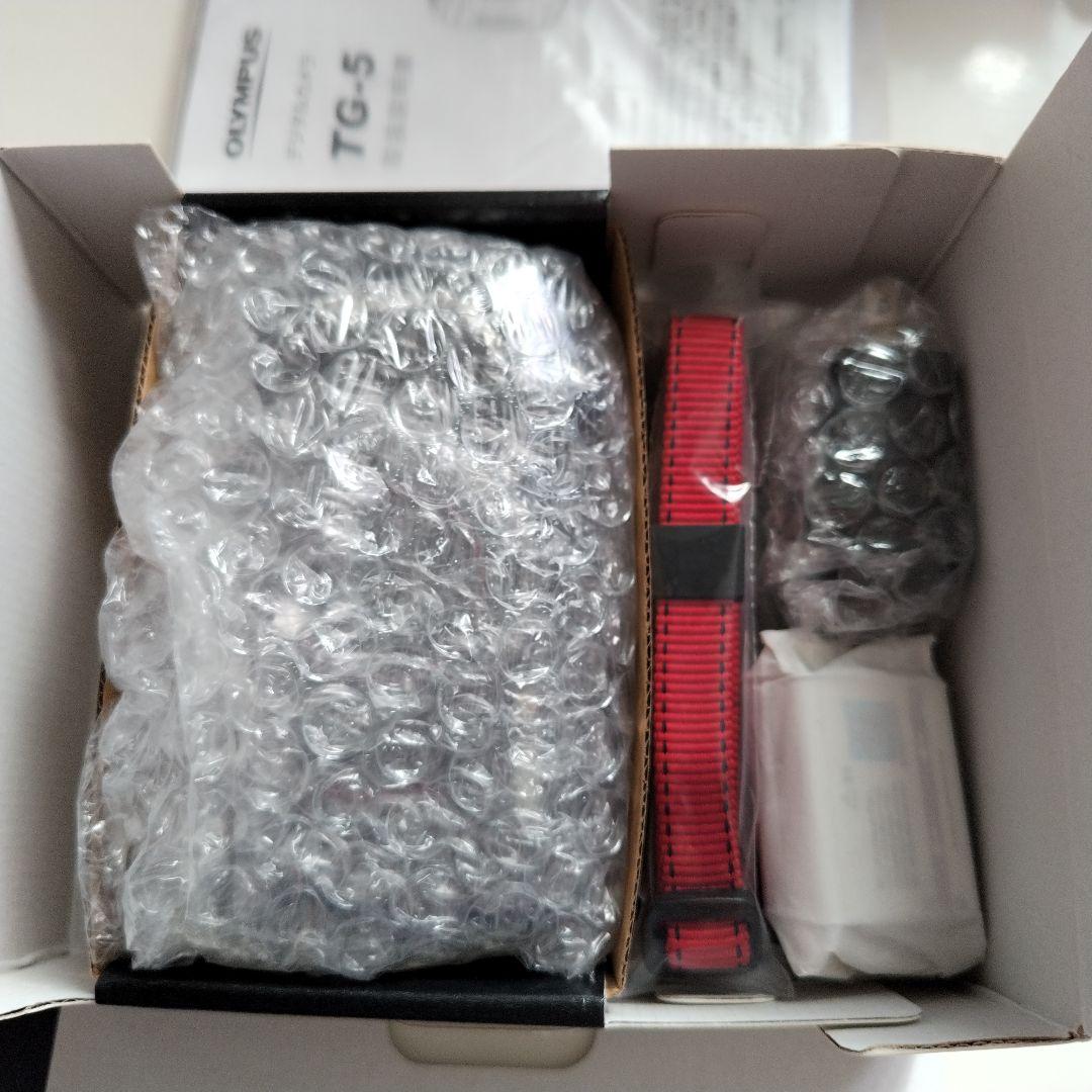 オリンパス　デジタルカメラ(TG-5)＆防水プロテクター(PT-058)、電池