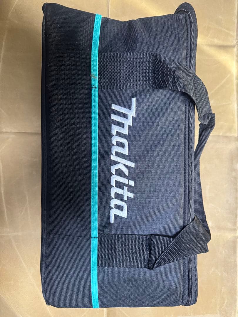 Makita 充電式クリーナー　CL121D +10.8Vバッテリー×2+充電器