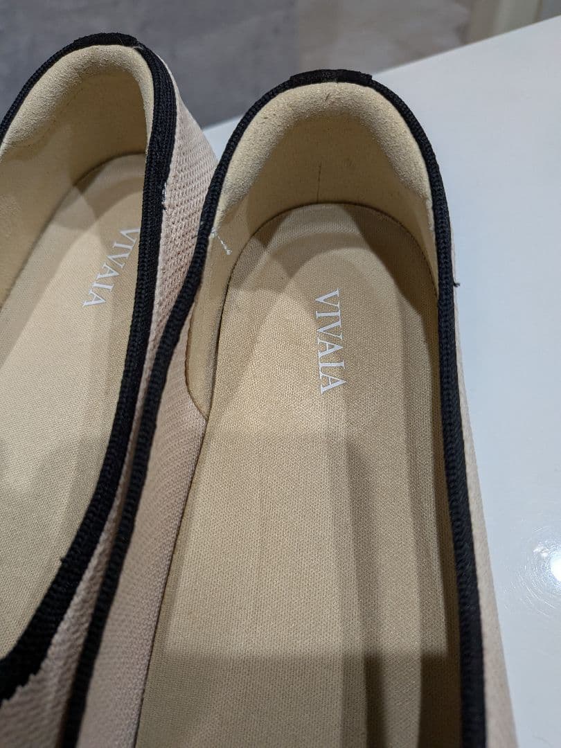 試し履きのみ✨vivaia ✨超軽量　撥水　フラットシューズ