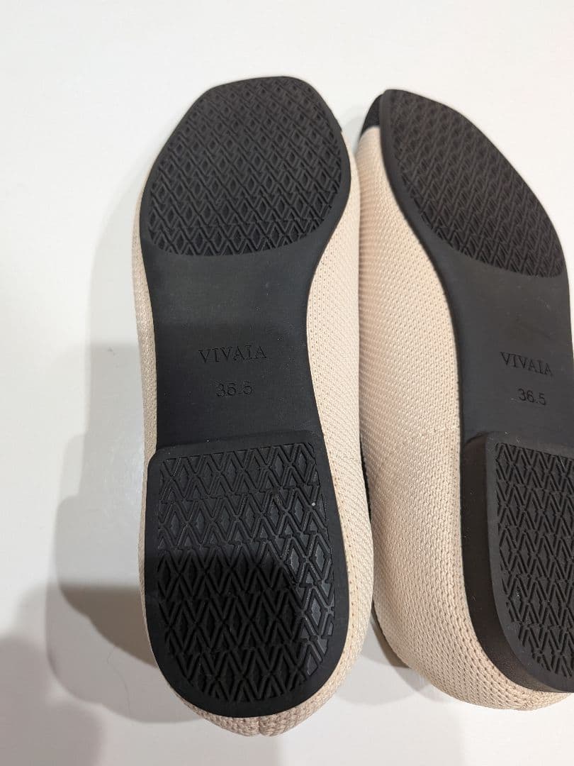 試し履きのみ✨vivaia ✨超軽量　撥水　フラットシューズ