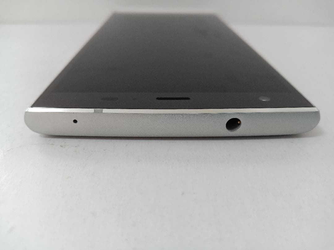 ☆ au URBANO V04 KYV45 プラチナシルバー