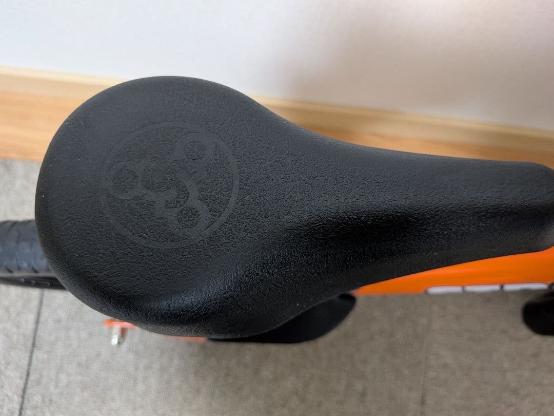 【美品】ストライダー スポーツ 12インチ オレンジ　プロテクター　ヘルメット付