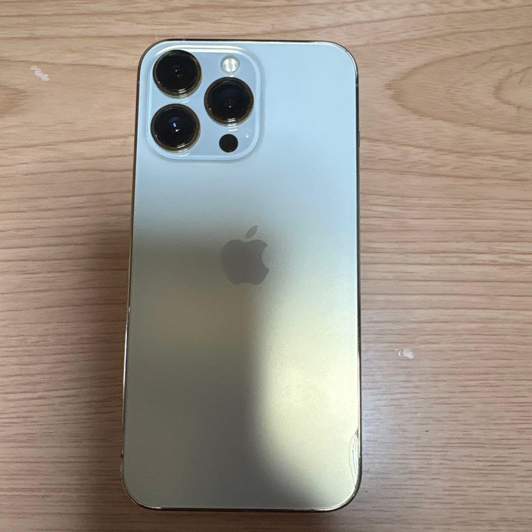 iphone13pro 背面割れ