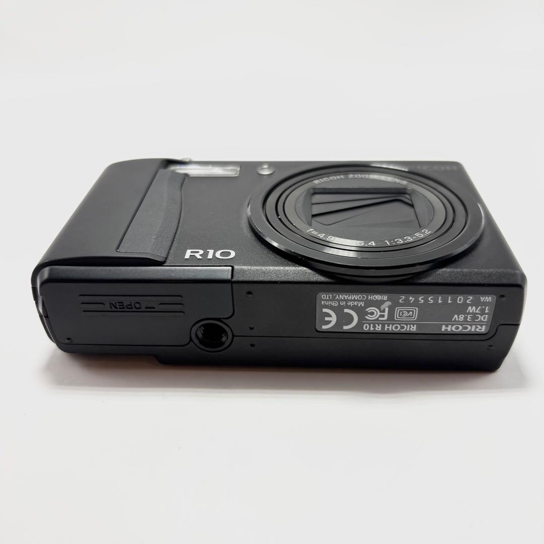 【美品】RICOH R10 ブラック コンパクトデジタルカメラ