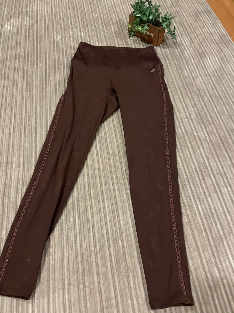 SUKALA ヨガウエア　ブラトップ　レギンスセット