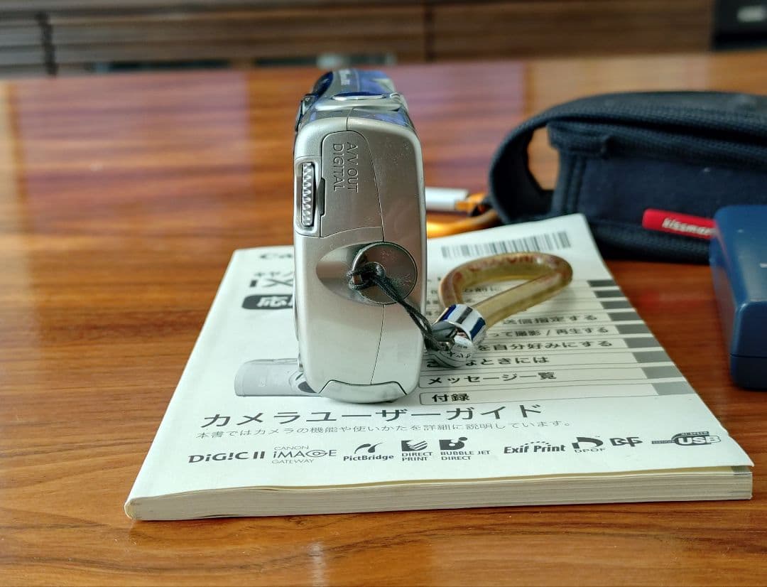Canon IXY DIGITAL 800 IS 本体と付属品