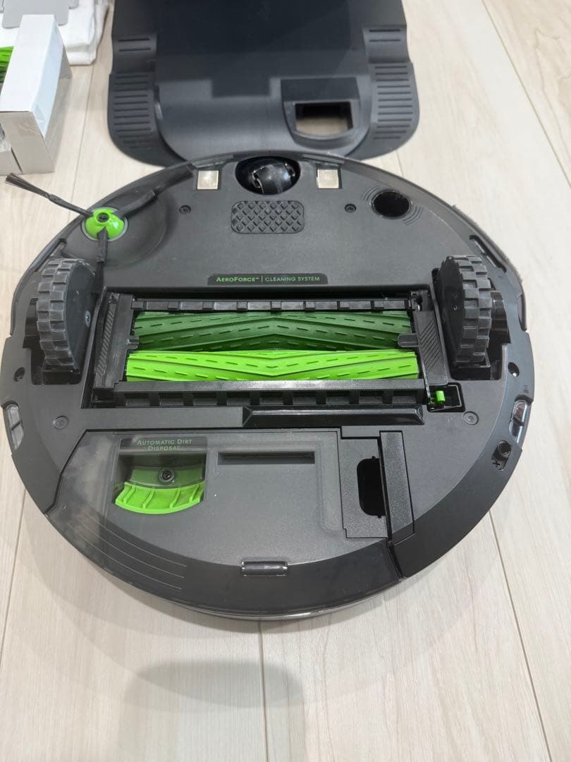 iRobot Roomba j7+ ロボット掃除機本体