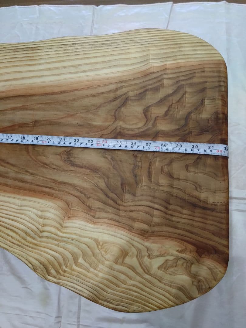 杉の板のローテーブル㉘　杉の自然木のローテーブル　杉の木目が大変綺麗❕脚は檜の木