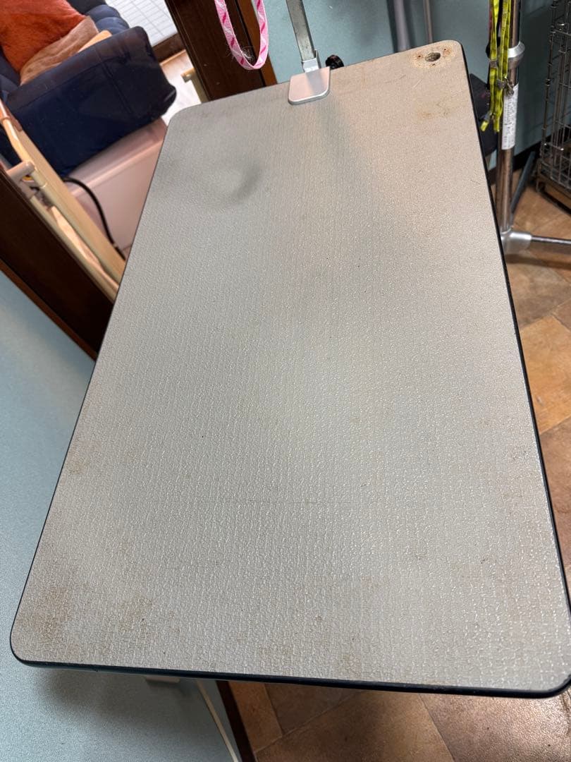 油圧式トリミングテーブル・アーム付き