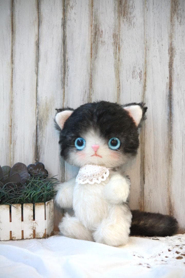 アートドール　ハンドメイド　天然モヘア　ハチワレちゃん　ぬいぐるみ