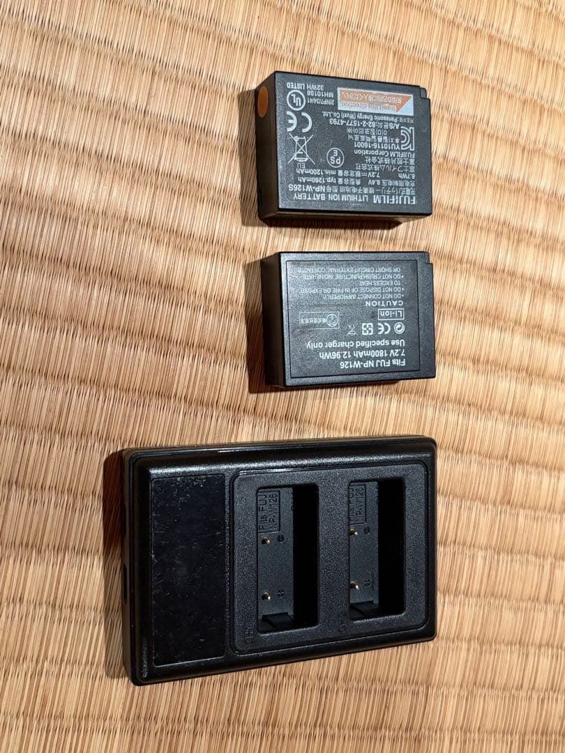 【美品】FUJIFILM X-E4 ブラックゴールド （レンズ2本＆付属品多数)