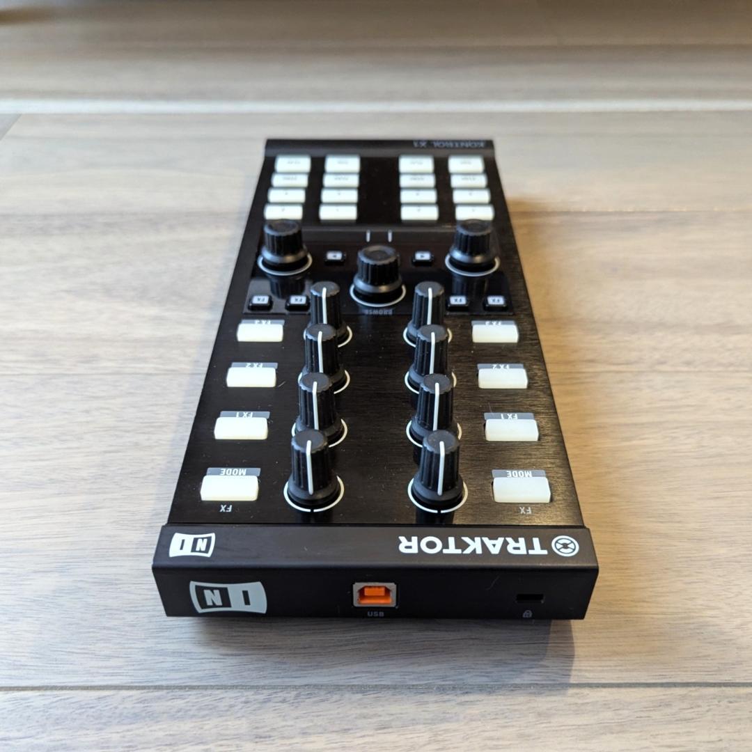 TRAKTOR KONTROL X1 MK2 USB PCDJコントローラー
