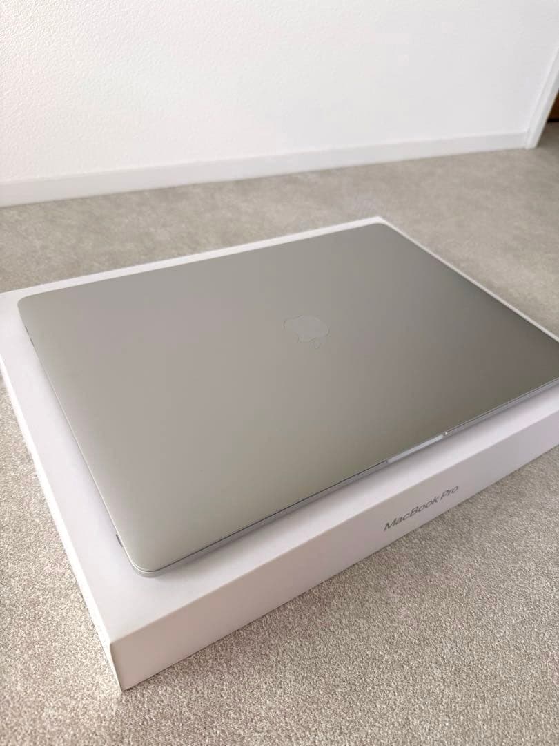 MacBookPro 15インチ【256GB/メモリ16GB/2.6GHz】