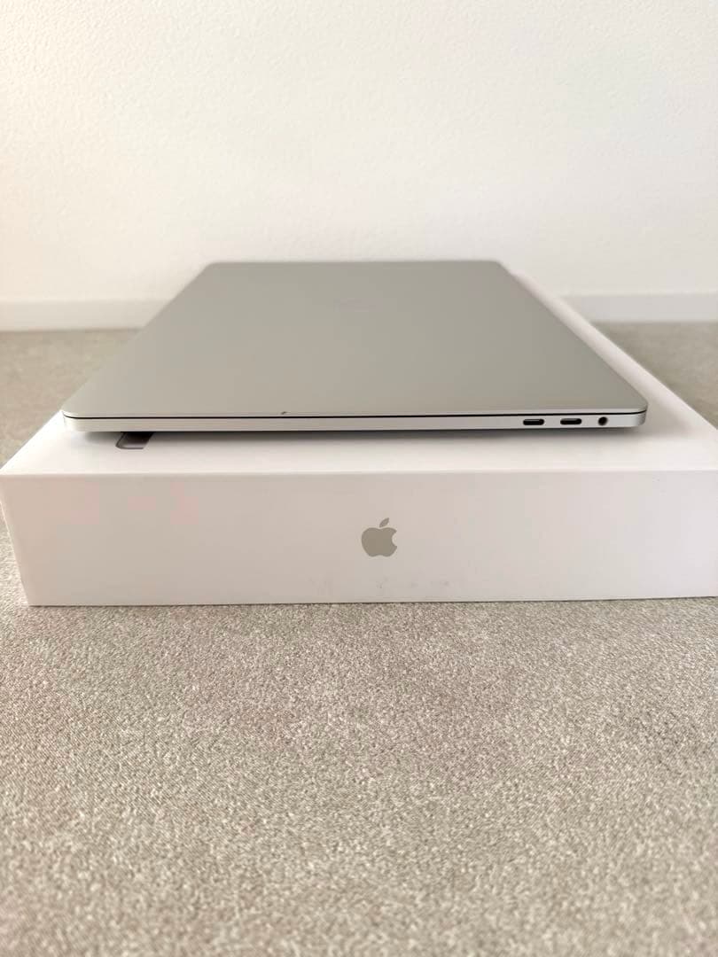 MacBookPro 15インチ【256GB/メモリ16GB/2.6GHz】