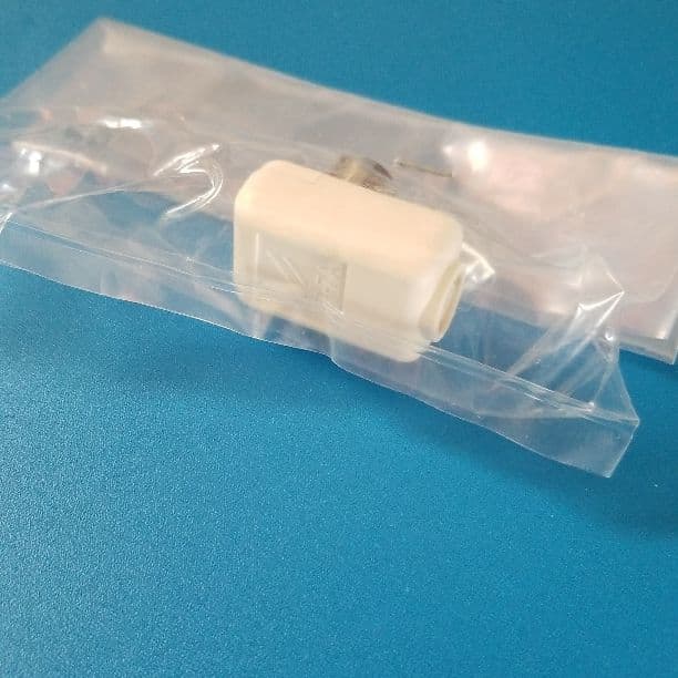 アンテナの壁面プラグ