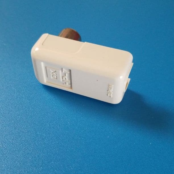 アンテナの壁面プラグ