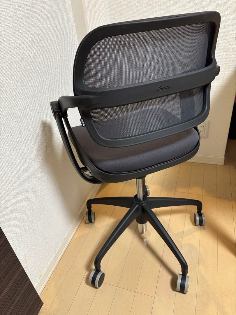 【奥山清行デザイン】イナバミーティングチェア　Swin（スウィン）