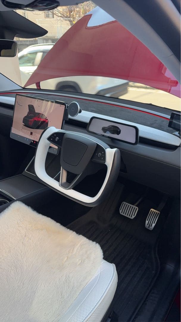 Tesla モデルyジュニパー用　ヨーク型ステアリング ホワイト/ブラック高級品