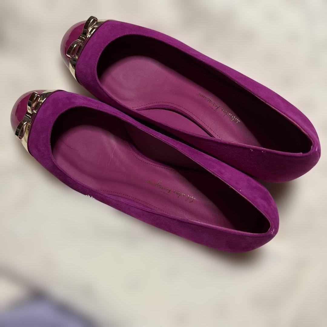 フェラガモ メタリックリボンパンプス