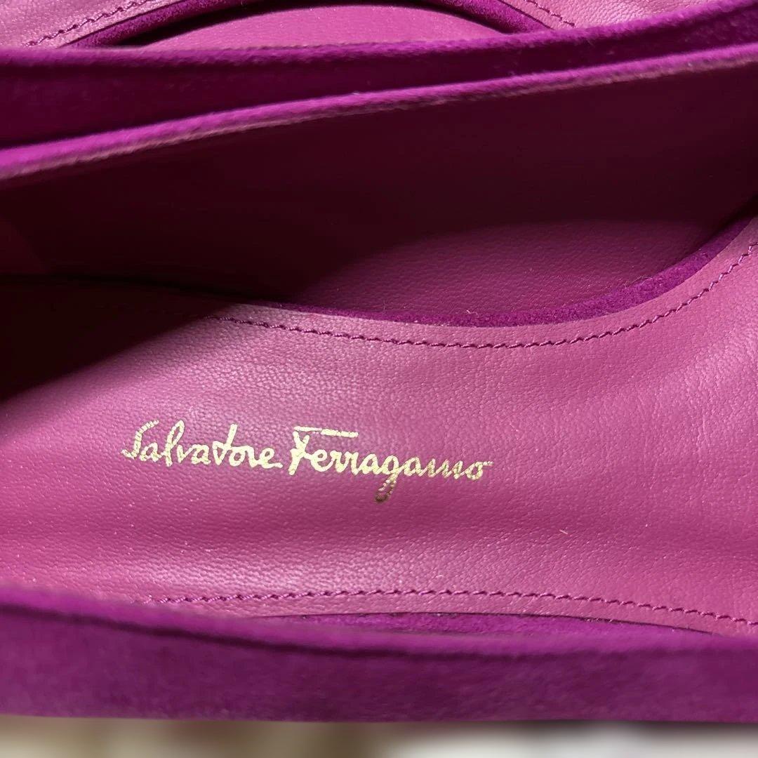 フェラガモ メタリックリボンパンプス