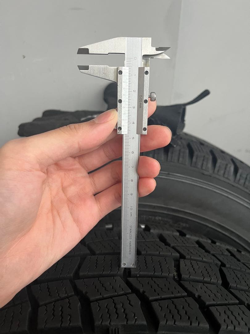 スタッドレスタイヤ 215/60R16 95Q PCD 114.3 5穴 4本