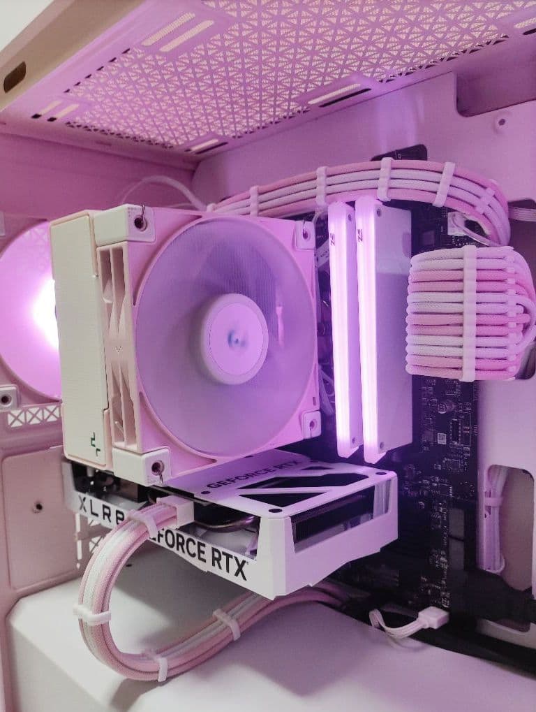 パステルピンクのゲーミングPC 新品パーツRyzen 5700X RTX4060