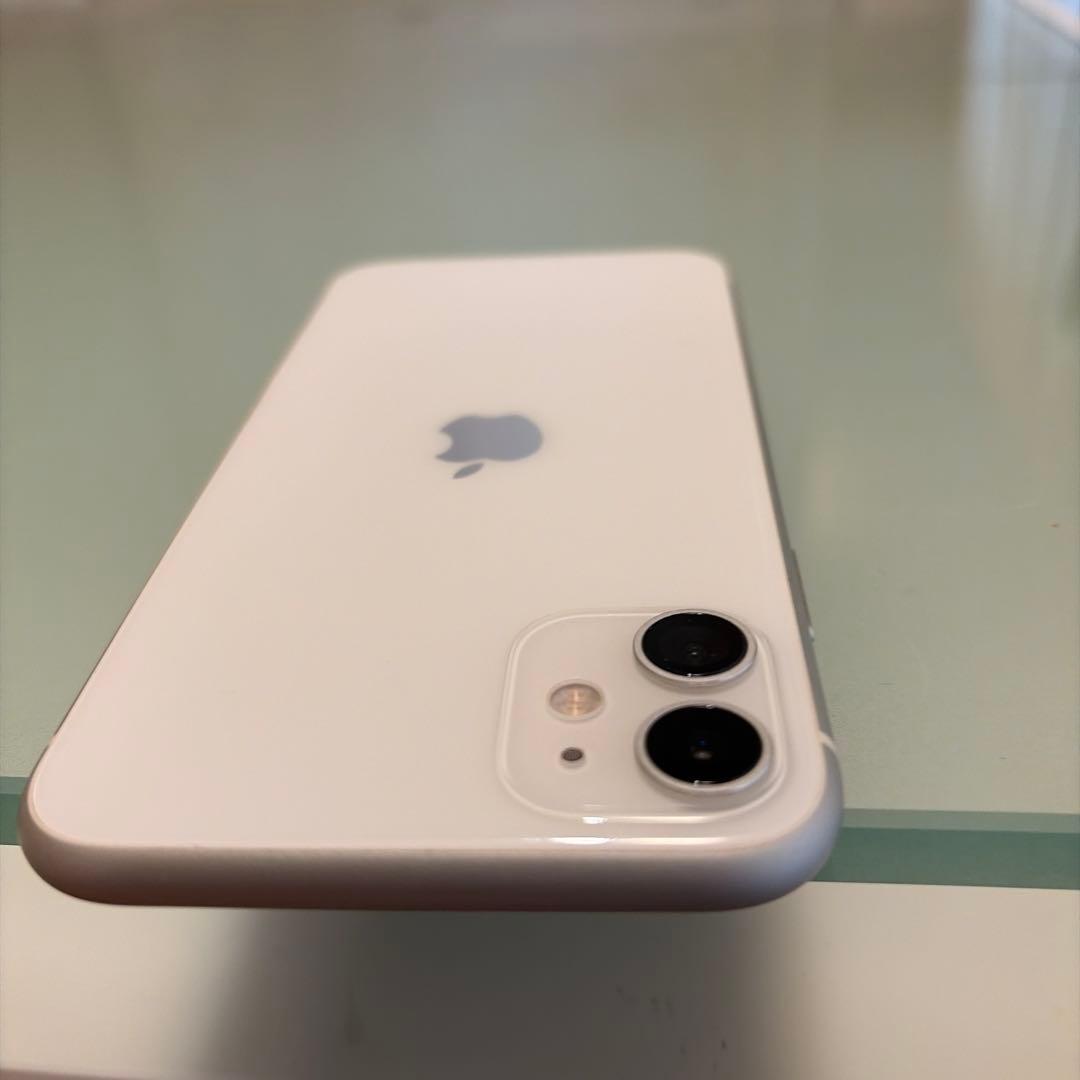 iPhone11 64G ホワイト　未使用イヤホン付