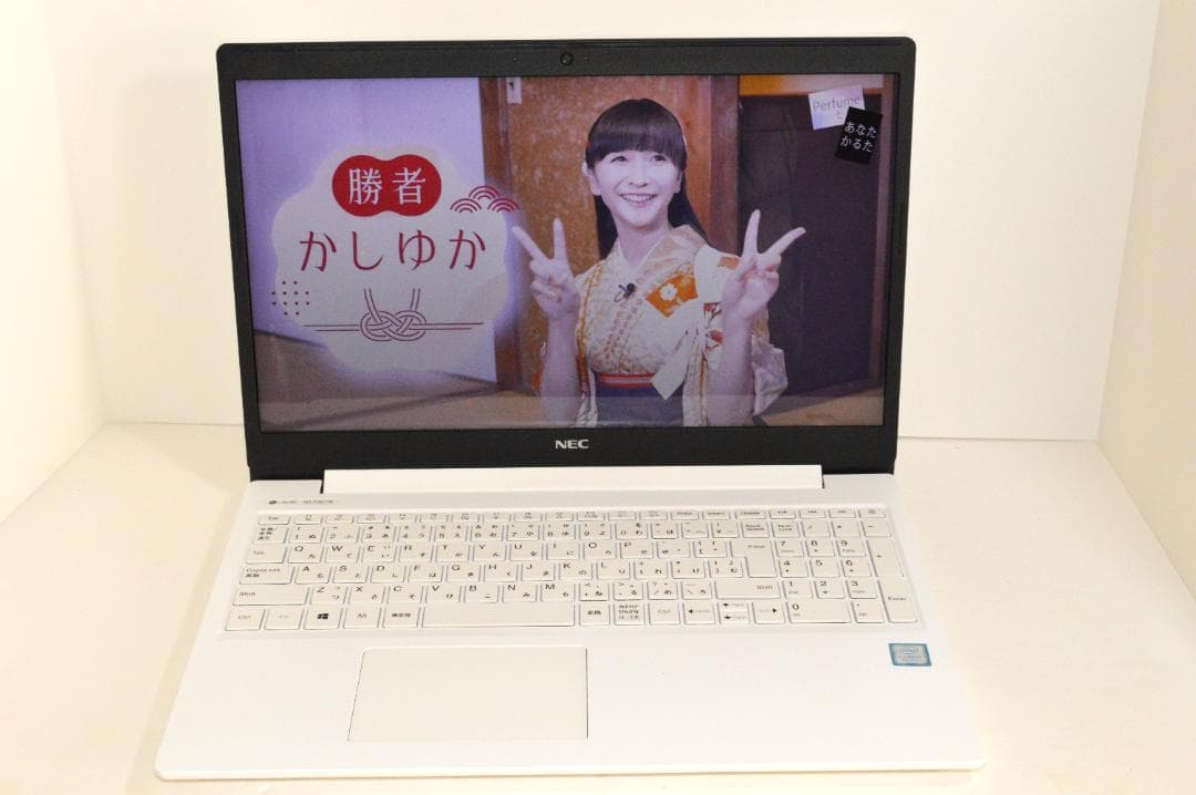 ホワイトLavie第8世代Corei7/20G/新品SSD1TB