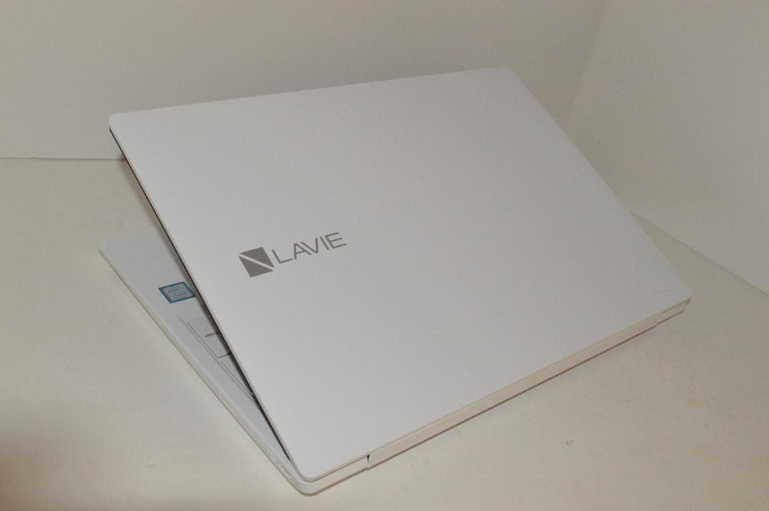 ホワイトLavie第8世代Corei7/20G/新品SSD1TB