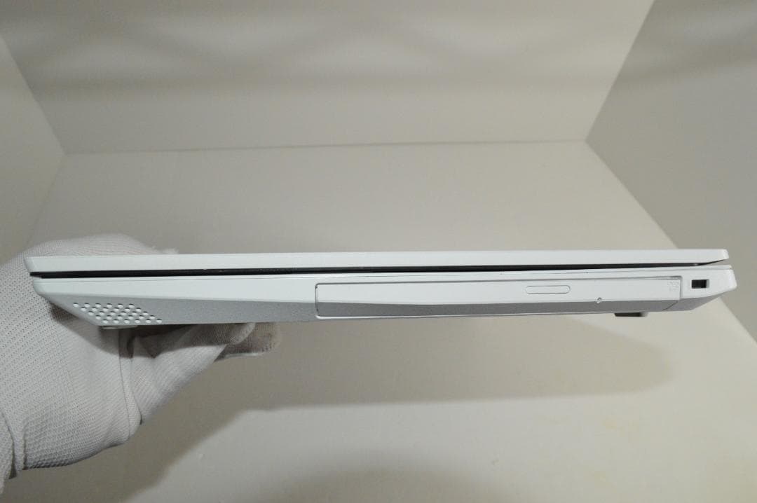 ホワイトLavie第8世代Corei7/20G/新品SSD1TB