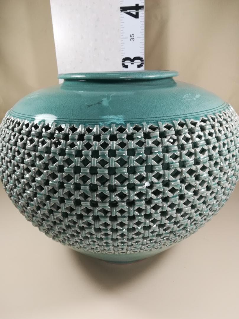 青磁の壺　熊津窯　金一坤作