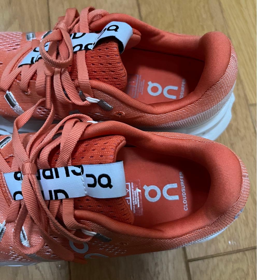 オン ランニングシューズ レディース on クラウドサーファー 23センチ
