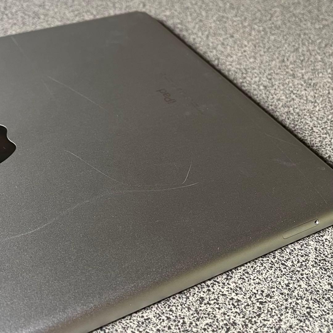 送無料 F7 iPad第6世代 シルバー 32GB Wi-Fi+cellular