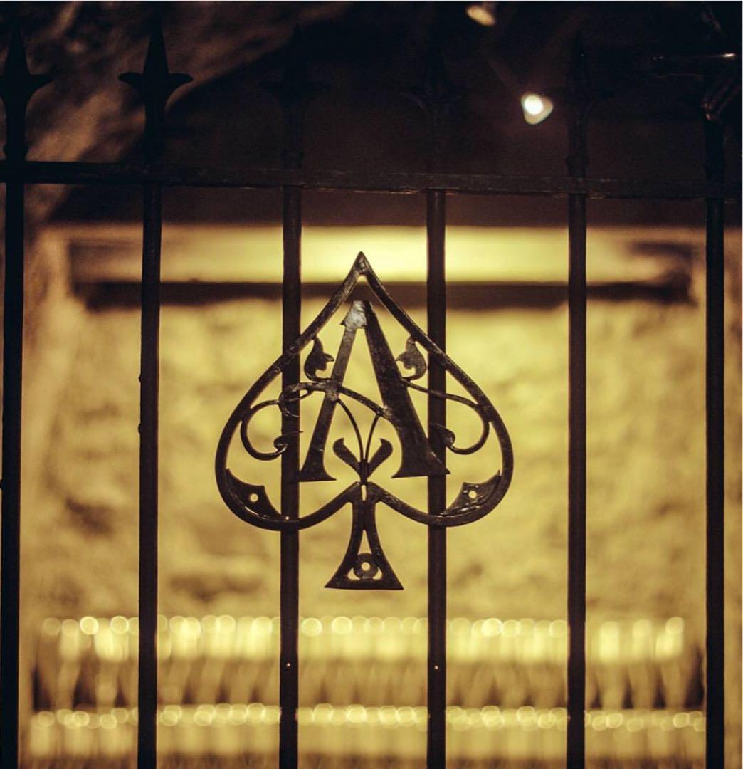 空箱　アルマン ド ブリニャック アタッシュケース アルマンド社ダンボールで発送