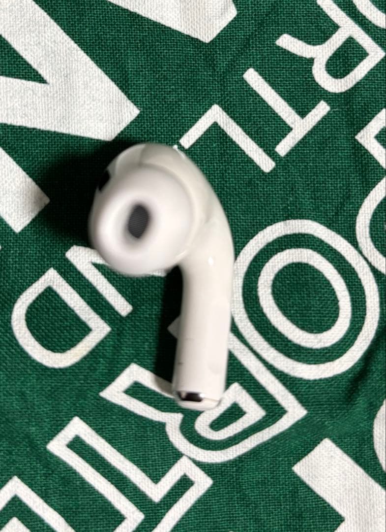 AirPods Pro 第2世代 右側充電不可 ジャンク品 イヤーチップ新品」