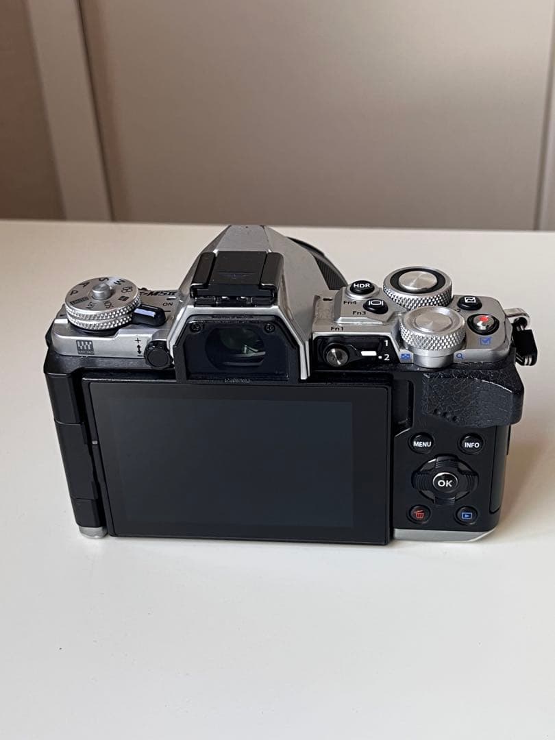 OLYMPUS OM-D EM5 mark llミラーレスカメラ 本体とレンズ付