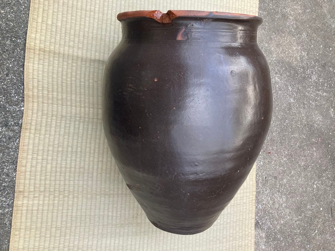 存在感抜群！時代物 陶器の大型甕 古い壺 。茶褐色。和モダン 60センチ