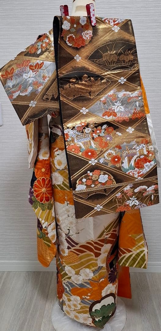 振り袖・帯２点セット　正絹 古典柄 綸子地　 舞華袋帯御所車　草花金糸刺