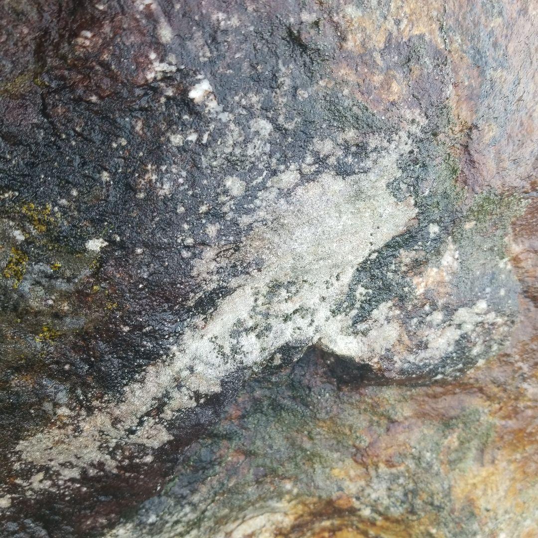 希少原石　結晶片岩　シスト　庭石　ロックガーデン　ガーデニング　宝石物質